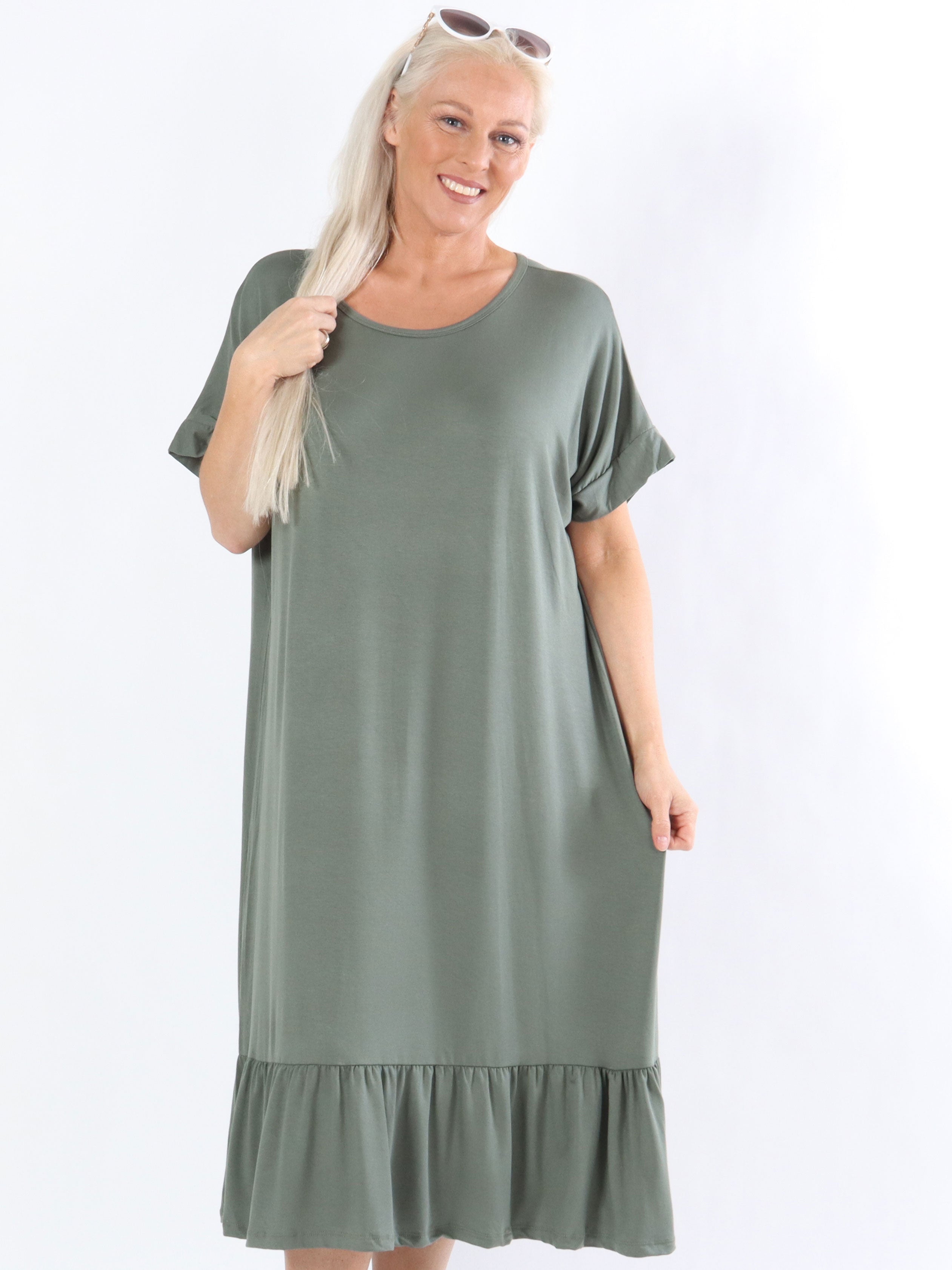 Marisol - Armégrön jerseyklänning med liten volangkant